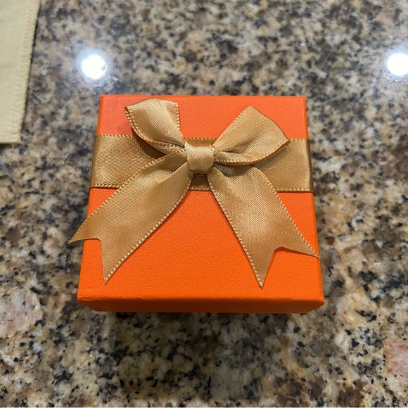 Vintage Hermes | Bijouterie Fantasie Gold-Tone Clip On Earrings - Picture 5 of 5